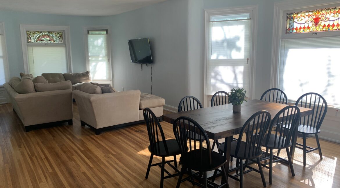 40R 1F dining and living