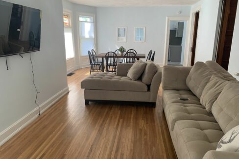 40R 1F living room