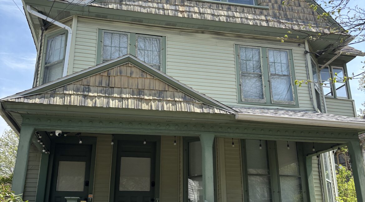 34 Oak Exterior