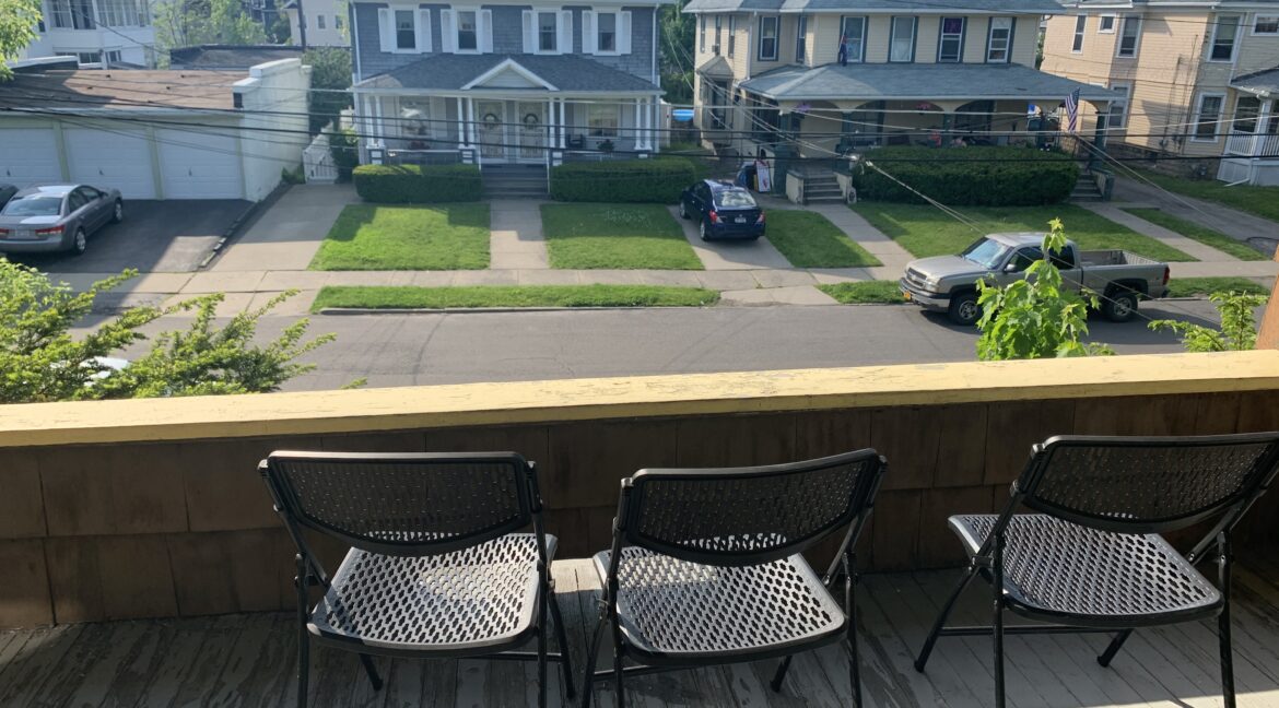 2b balcony